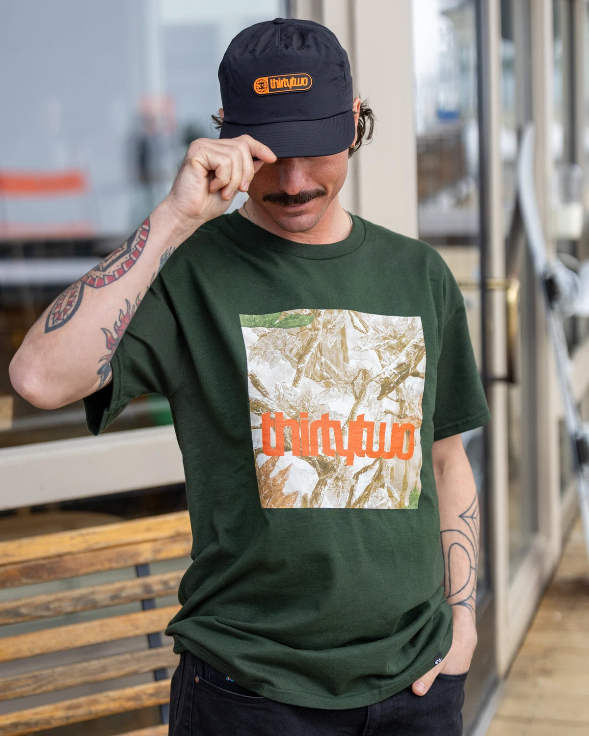 32 BOX TEE