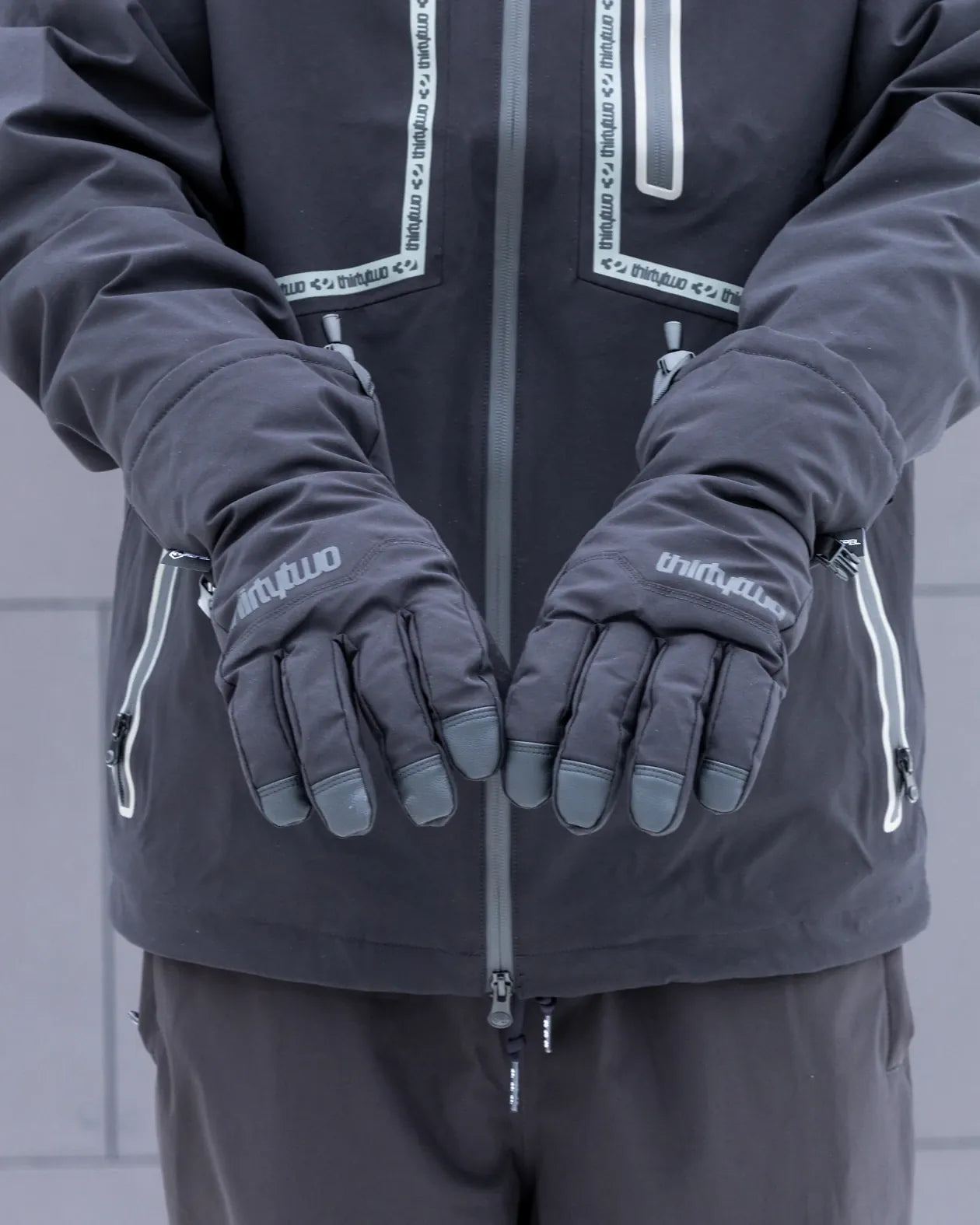 LASHED GLOVE