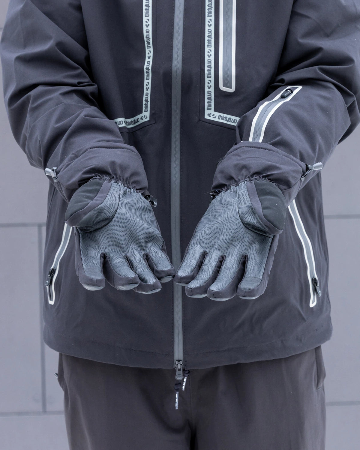 LASHED GLOVE
