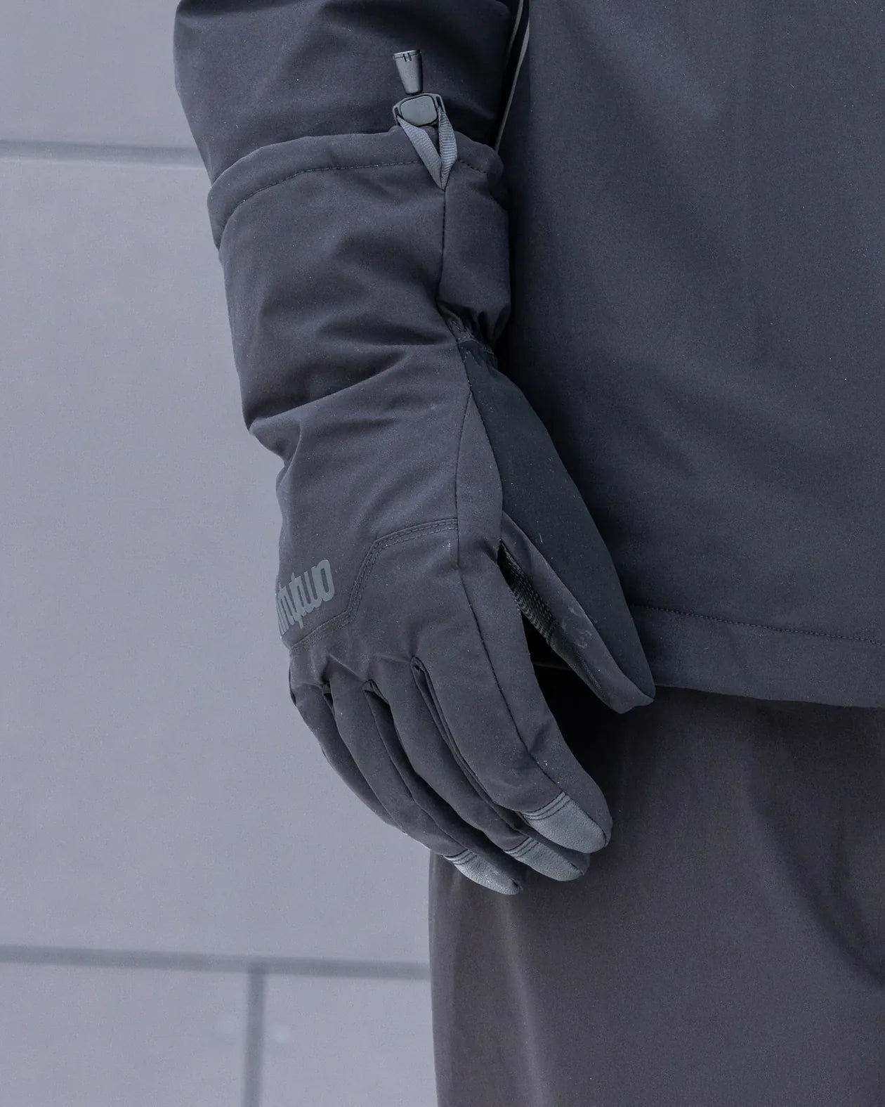 LASHED GLOVE