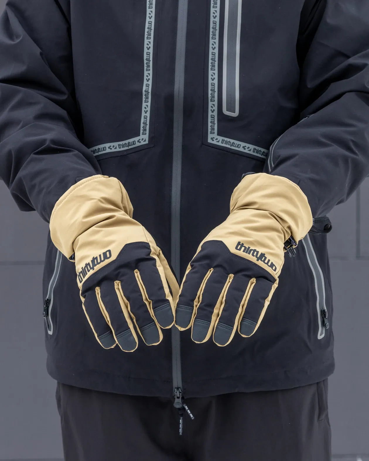 LASHED GLOVE