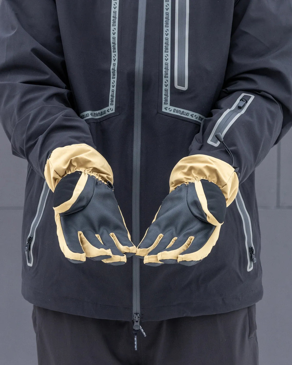 LASHED GLOVE