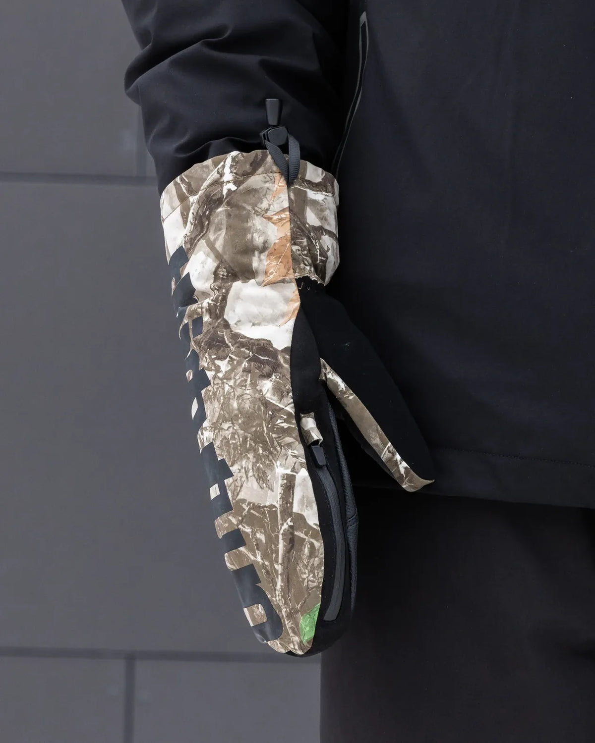 CORP MITT