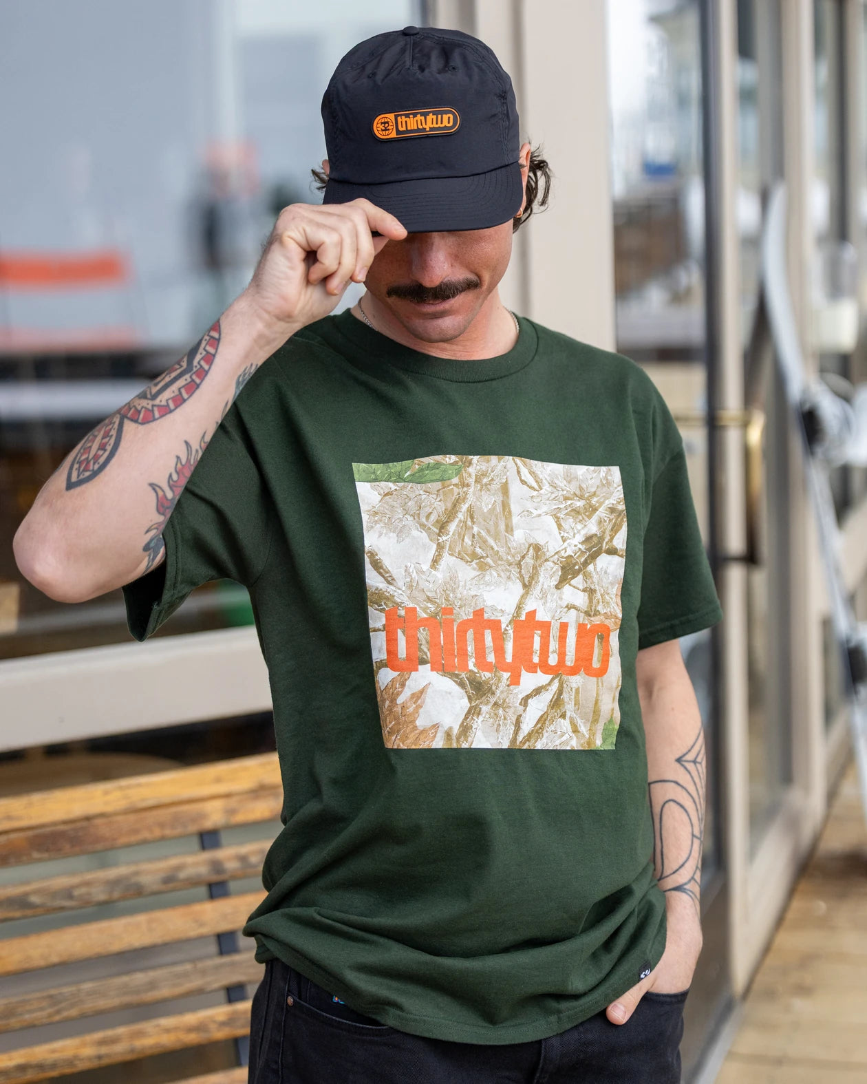 32 BOX TEE